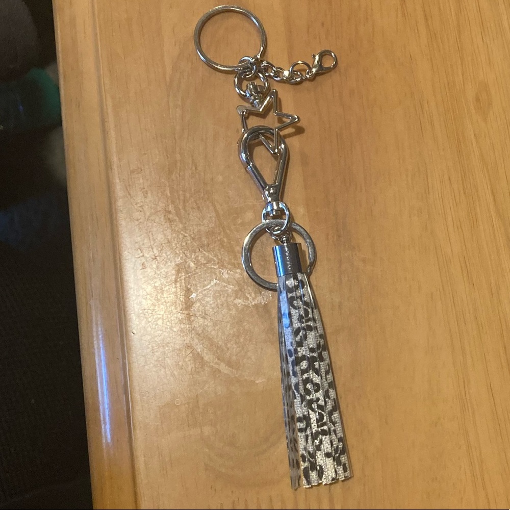 Leopard shooting star keychain